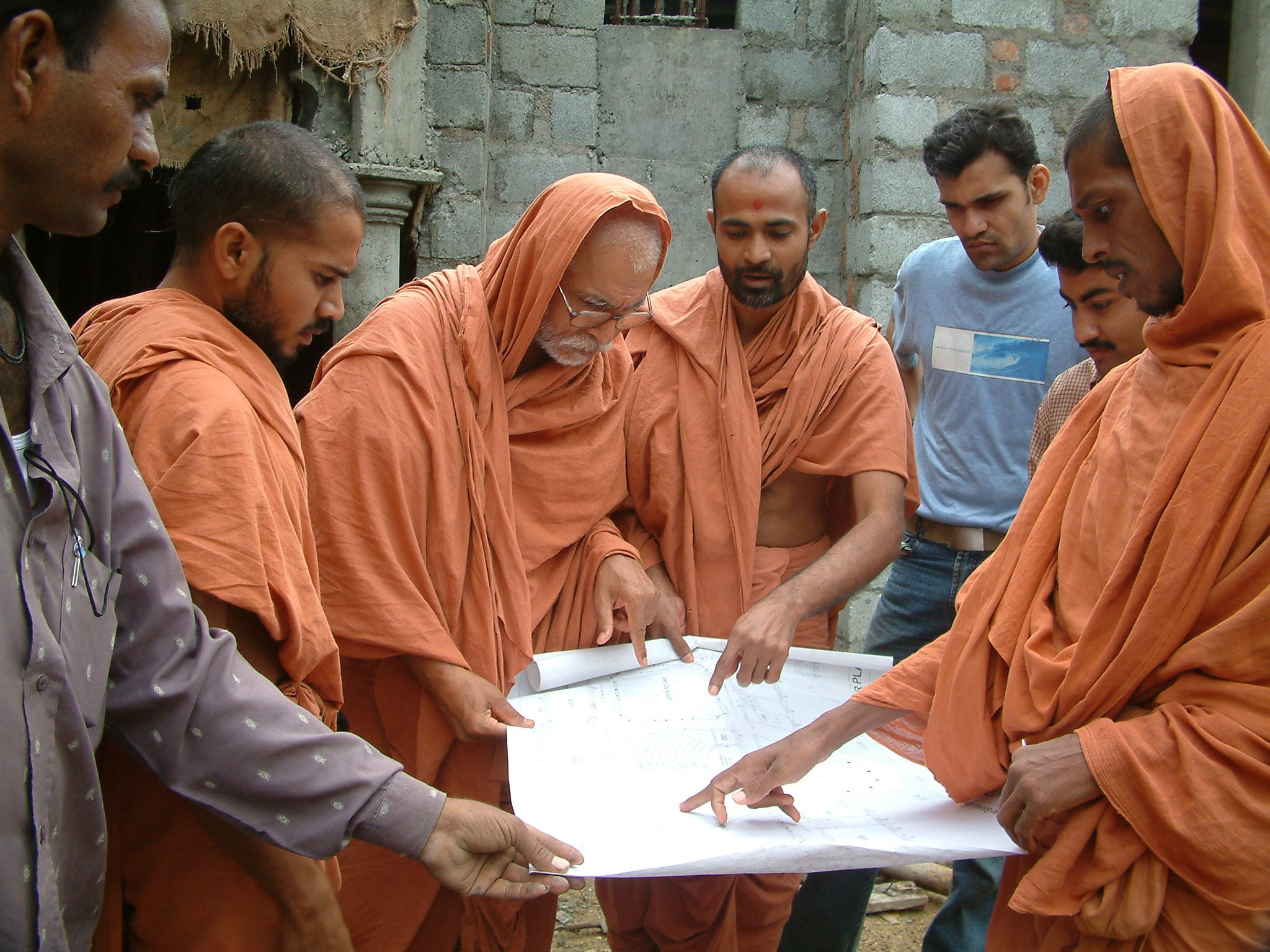 Guru Maharaj’s Visit to Gurukul Bangalore’s School Building Construction