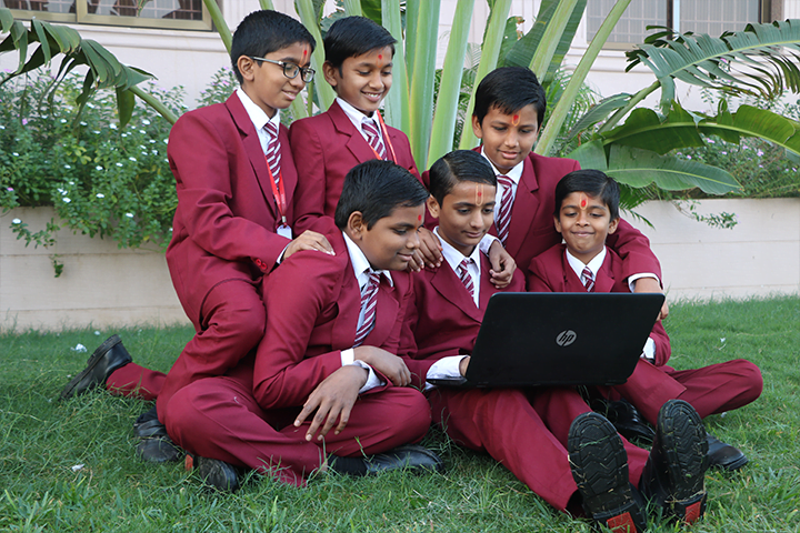 students with laptop, Gulbarga students with laptop