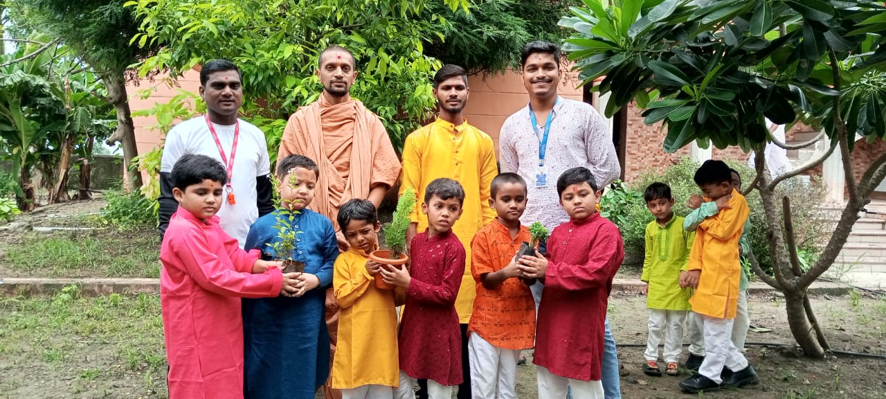 Plantation of Saplings by Primary Students