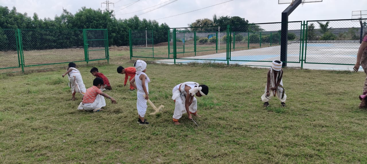 Lessons in Gratitude Students Explore Roles That Serve Society